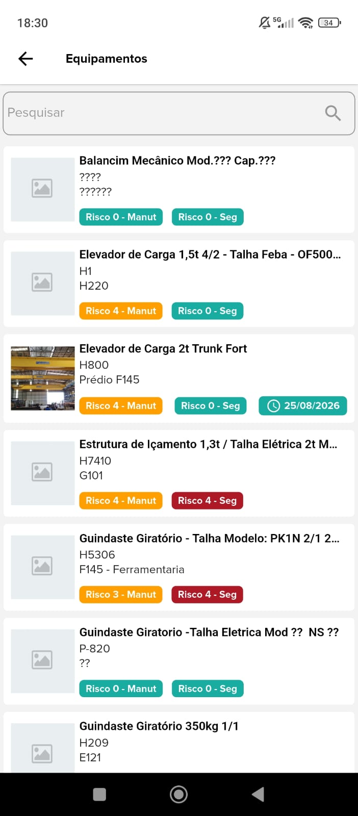 Tela do app NextField com lista de equipamentos no celular